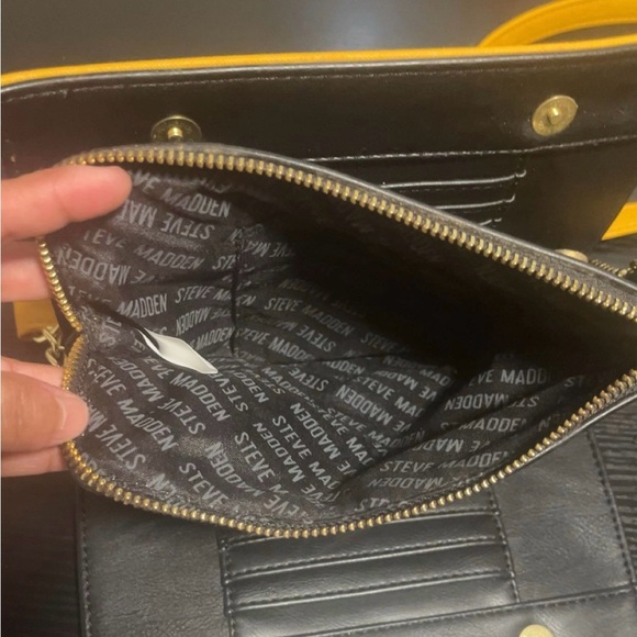 Steve Madden Mustard Crossbody Bag with Gold Chain - Picture 2 of 3